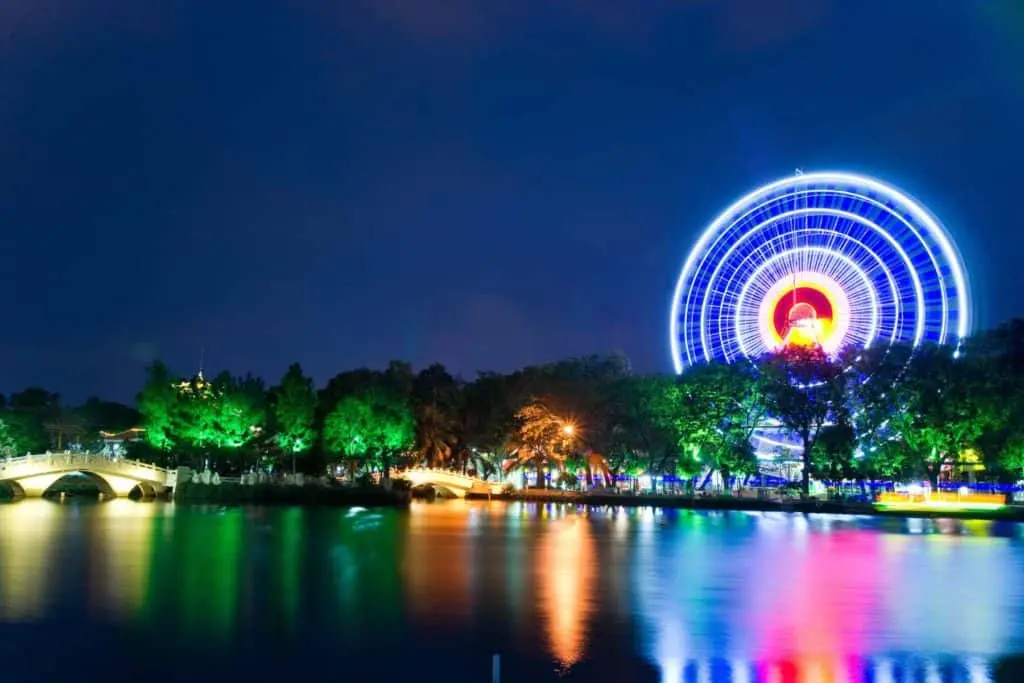 View công viên văn hoá Đầm Sen về đêm từ căn hộ Idico Tân Phú